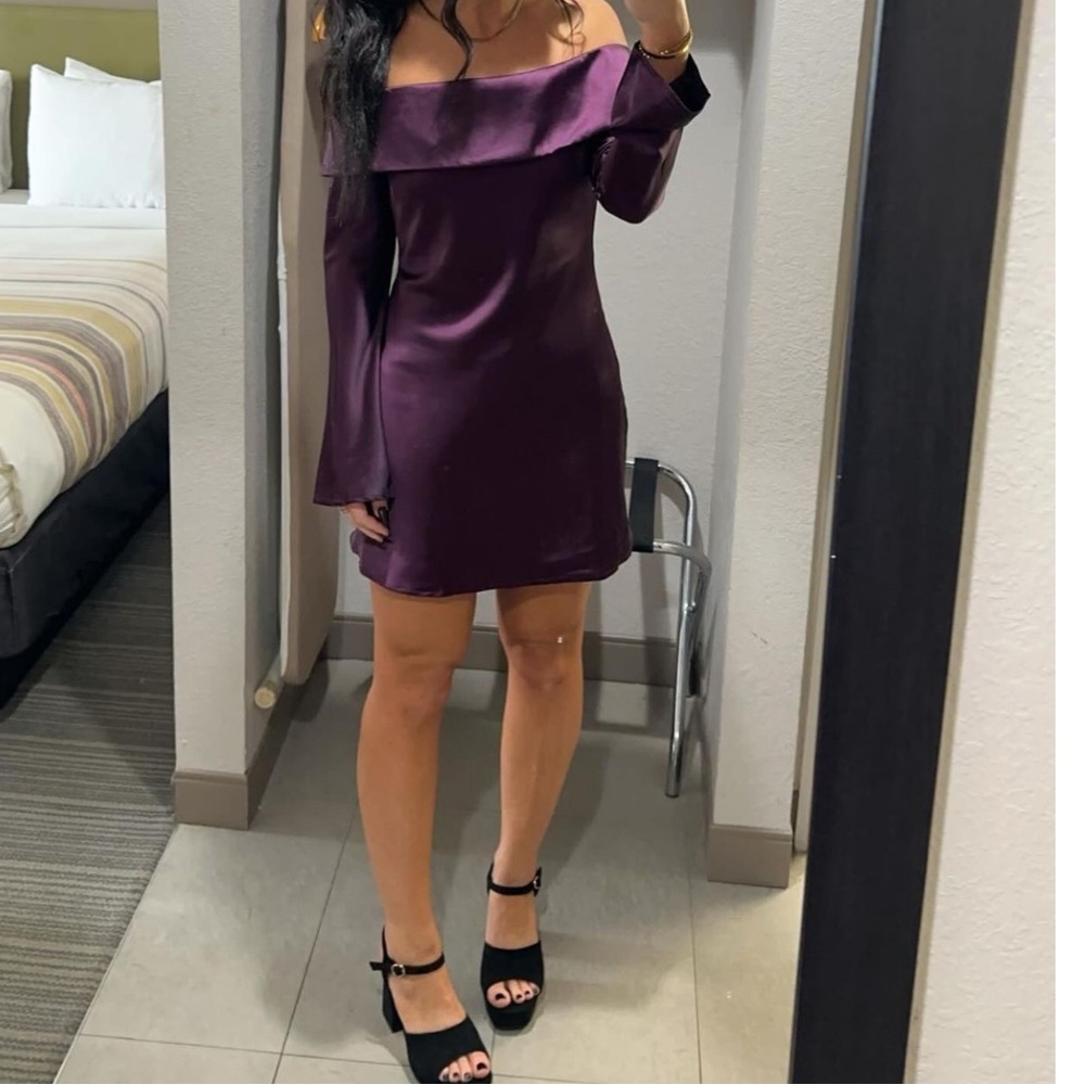 Off the shoulder, satin/silk from Lulu’s. Worn once